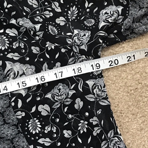 American Eagle Keyhole Tie Blouse – Black & White Floral Stripe – Size Small Pet - Picture 8 of 9